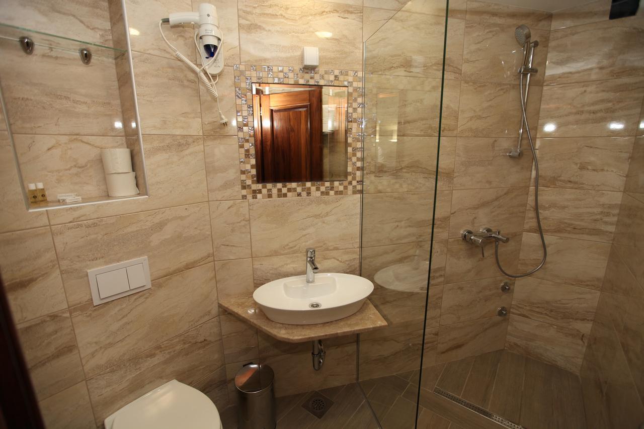 Apis Hotel Trebin Dış mekan fotoğraf