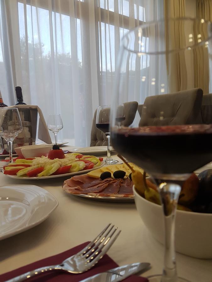 Apis Hotel Trebin Dış mekan fotoğraf